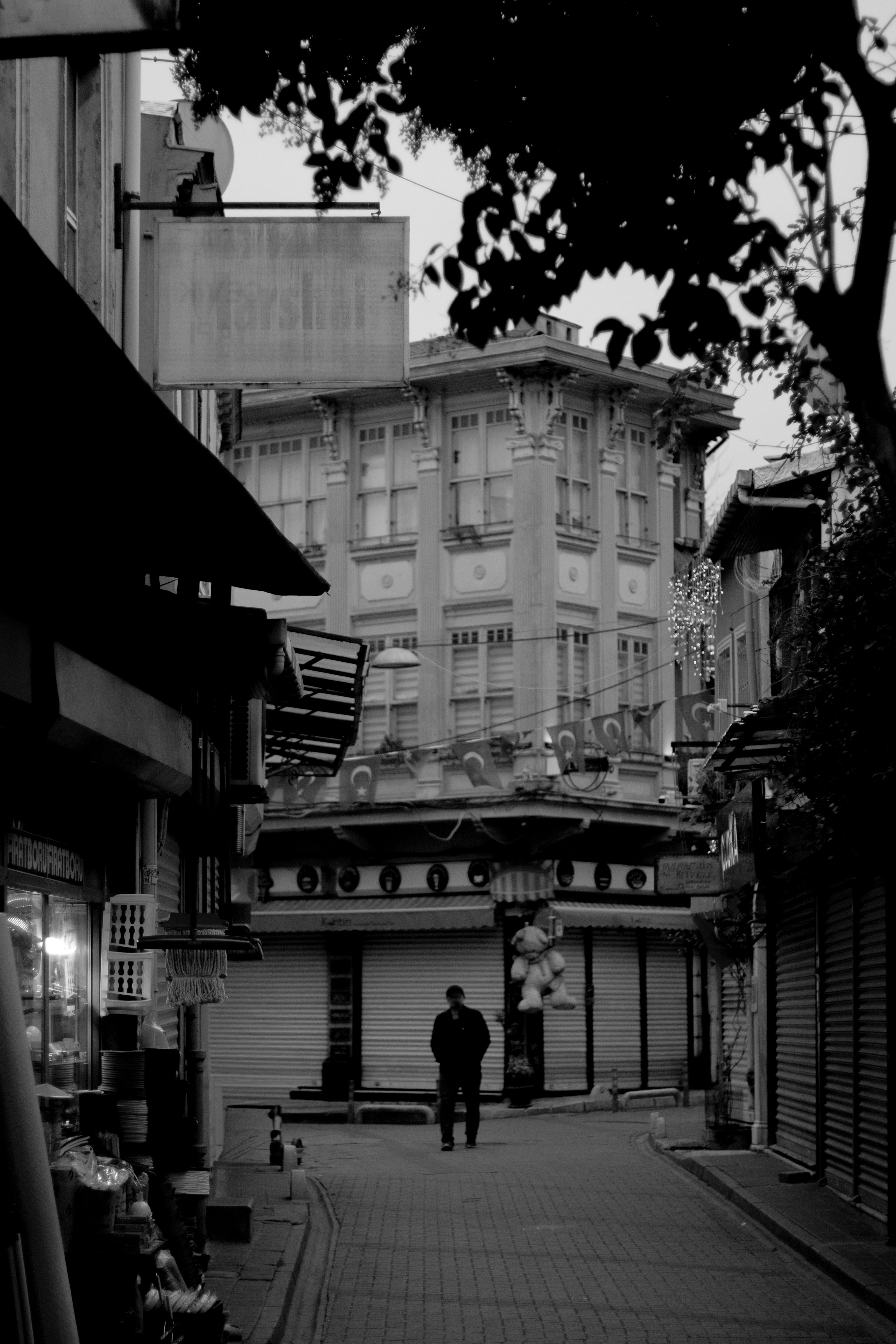 Black and white photo of a quiet street in İstanbul, showcasing historic architecture.