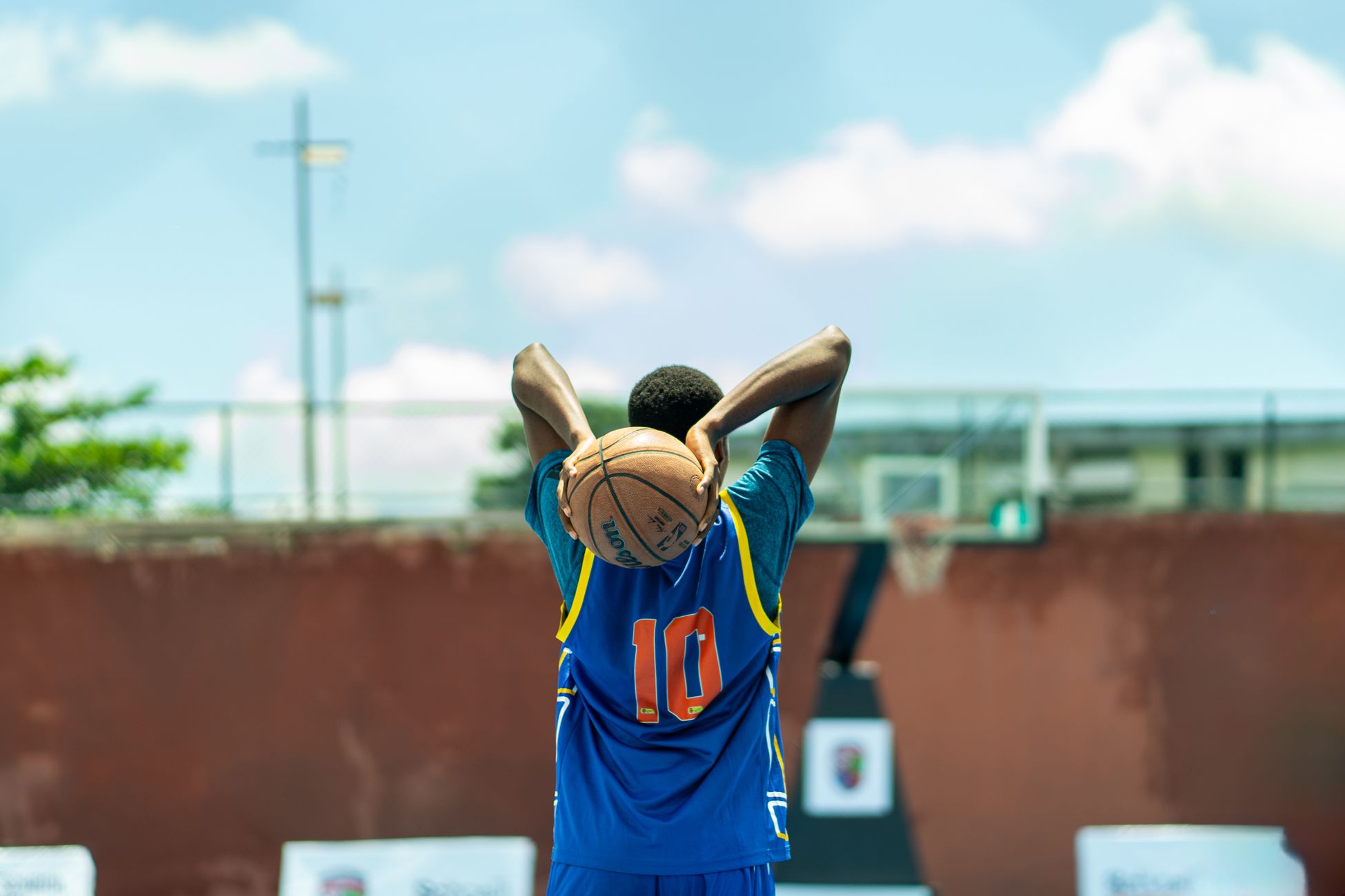 Buffalo Wild Wings criticized for offer to NBA Finals court stormer