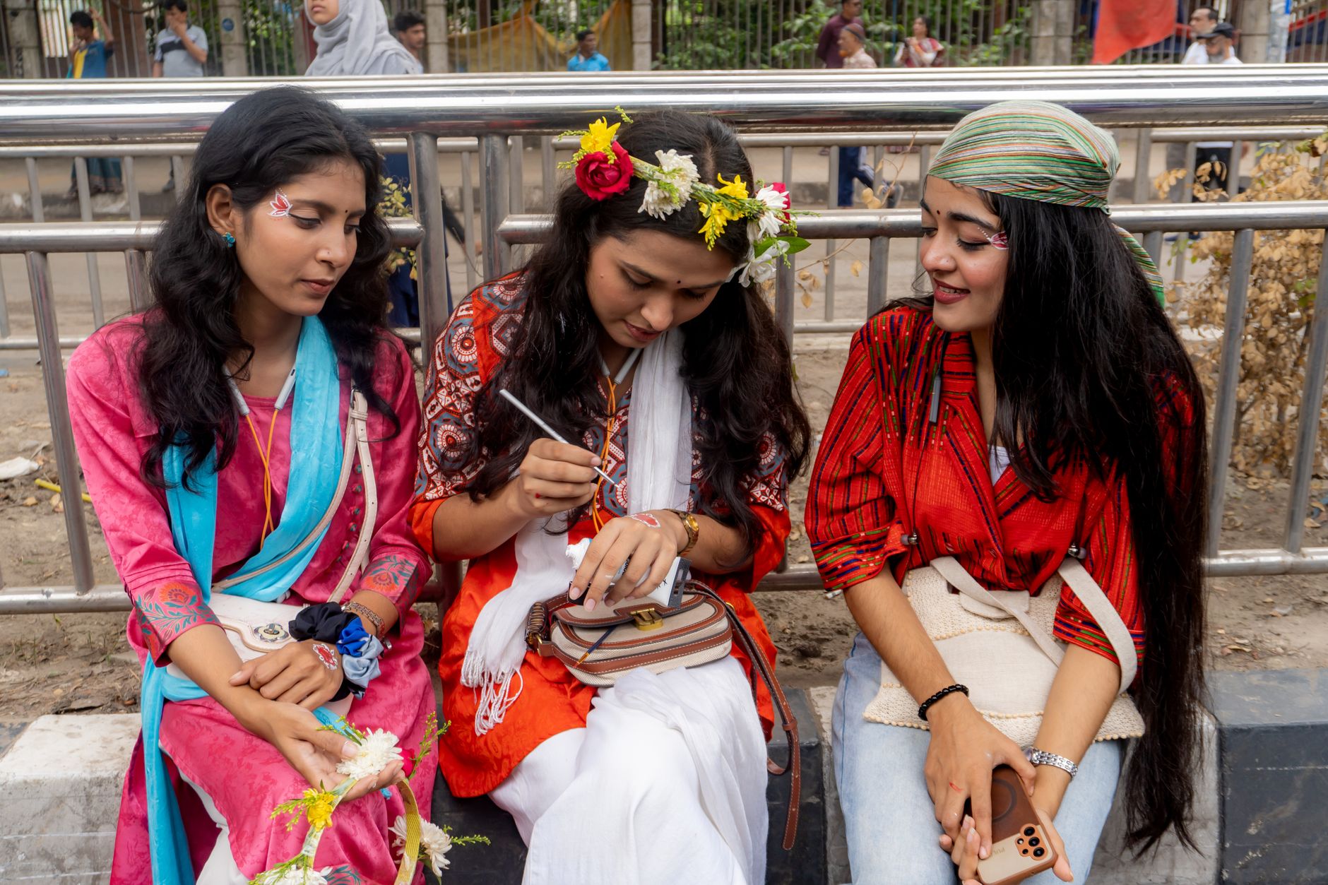 চিত্রকর্ম ও সম্মাননা পদক—সাংস্কৃতিক অনুষ্ঠানের প্রতীকী ছবি