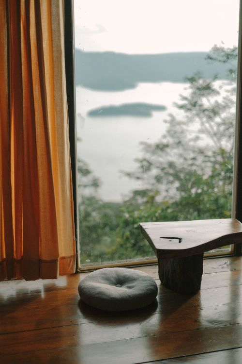 Free Cozy room with natural wood decor and lake view, perfect for relaxation. Stock Photo
