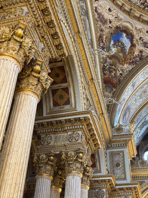 Free Intricate and lavish architectural details from Dolmabahçe Palace's interior in İstanbul, Türkiye. Stock Photo