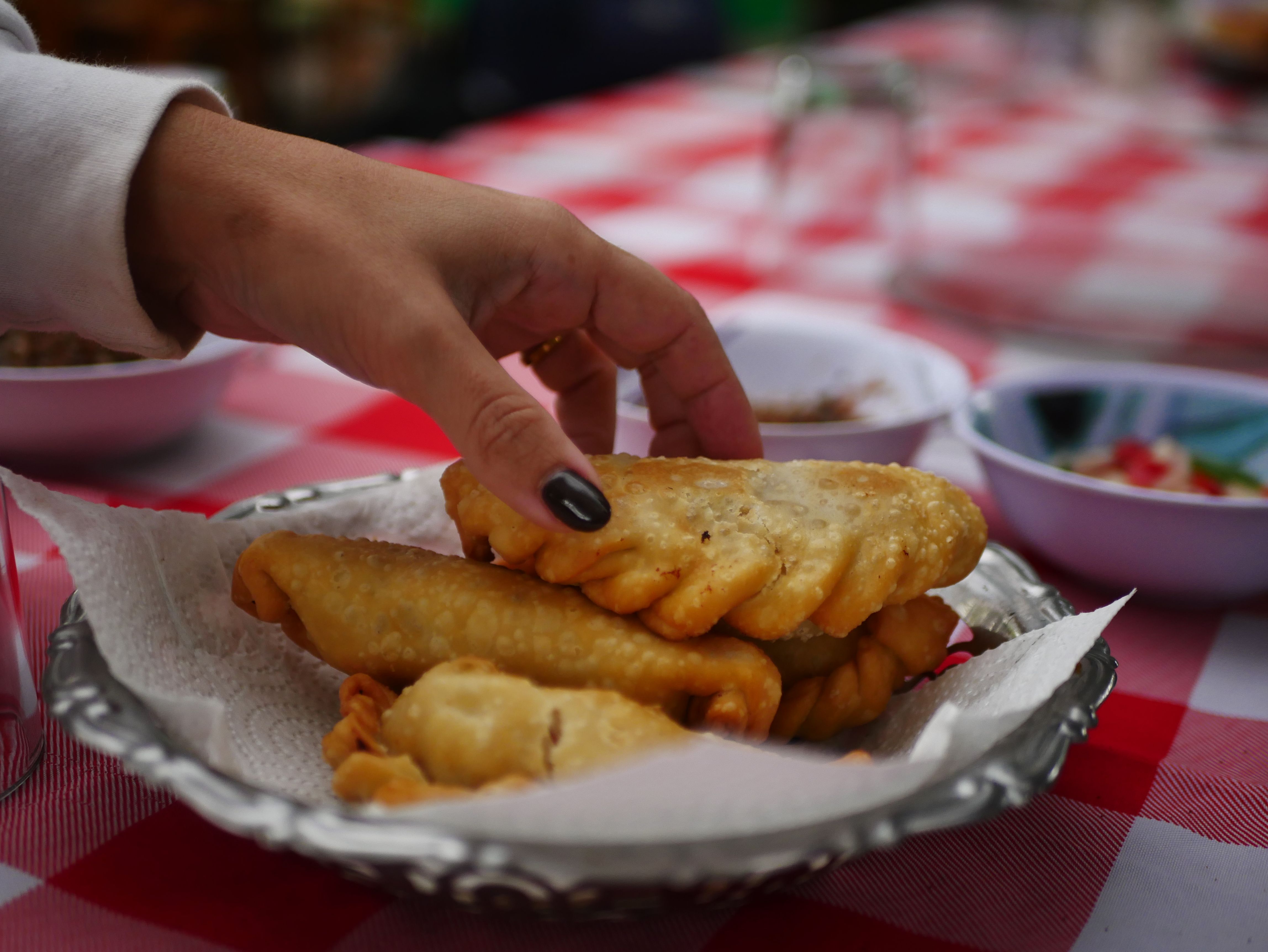 Nicaraguan street food market in Granada with vigorón