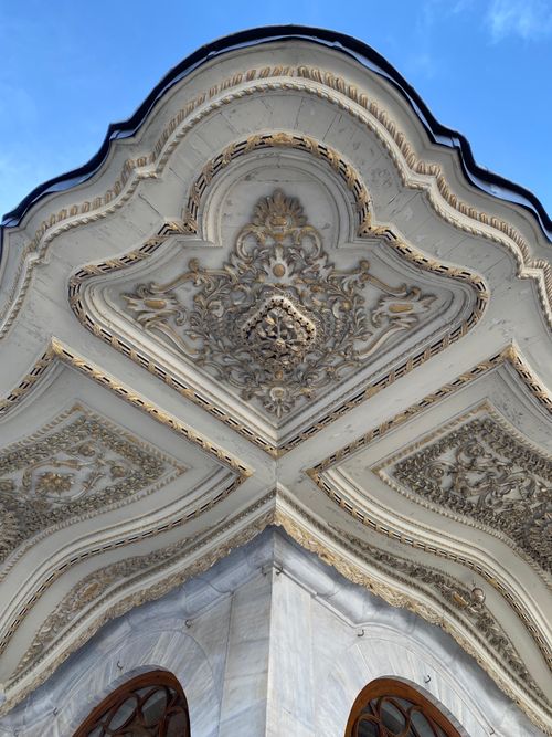 Free Intricate Ottoman architectural detail captured outdoors in Istanbul, showcasing artistic marble work. Stock Photo