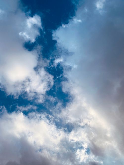 Free A tranquil view of a blue sky adorned with fluffy, white clouds. Stock Photo