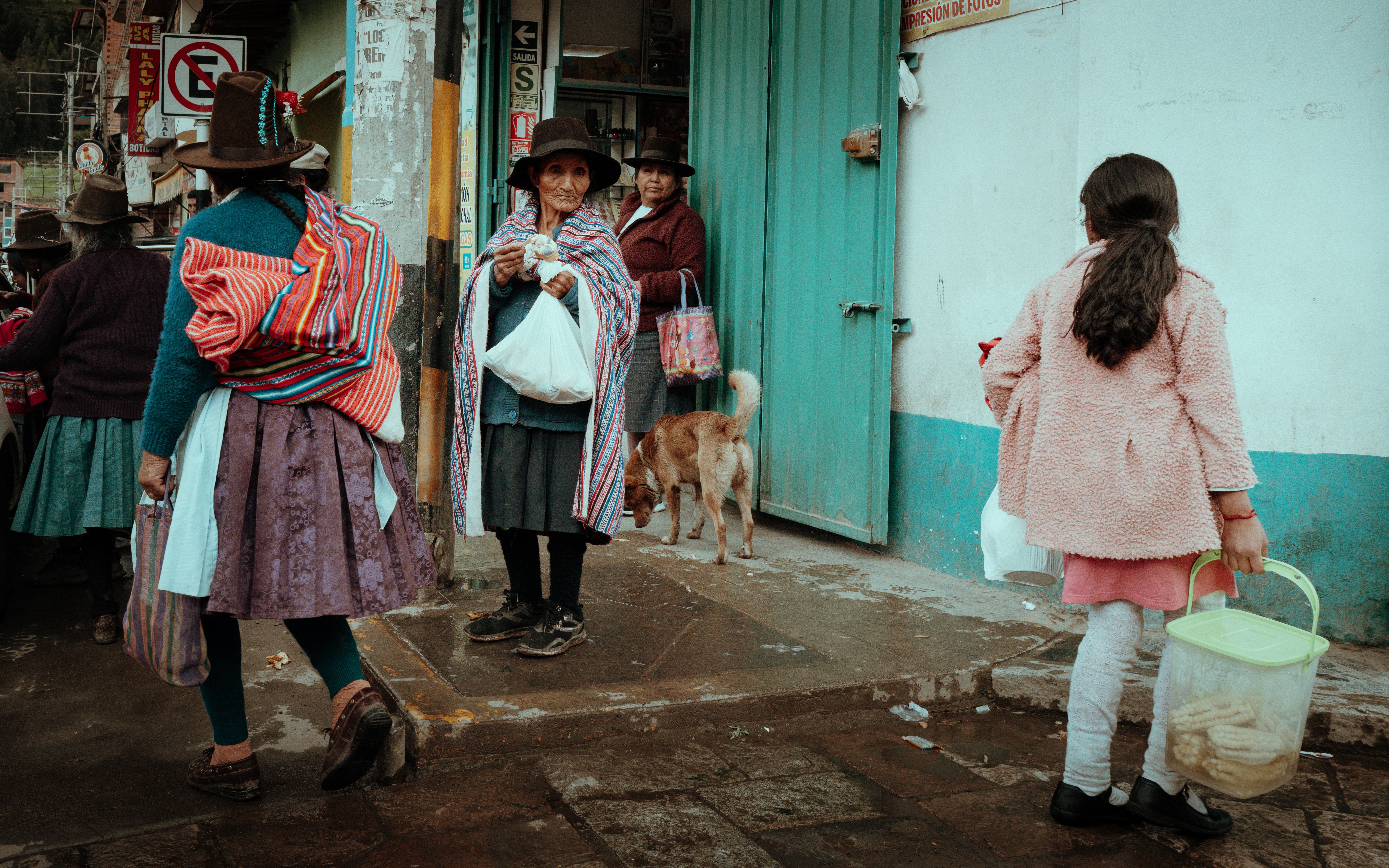 A bustling market scene in Huaraz, Peru, featuring locals in traditional attire.