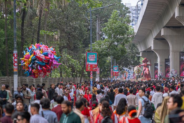 Street festival crowd with balloons — Julian Fernandez on Pexels