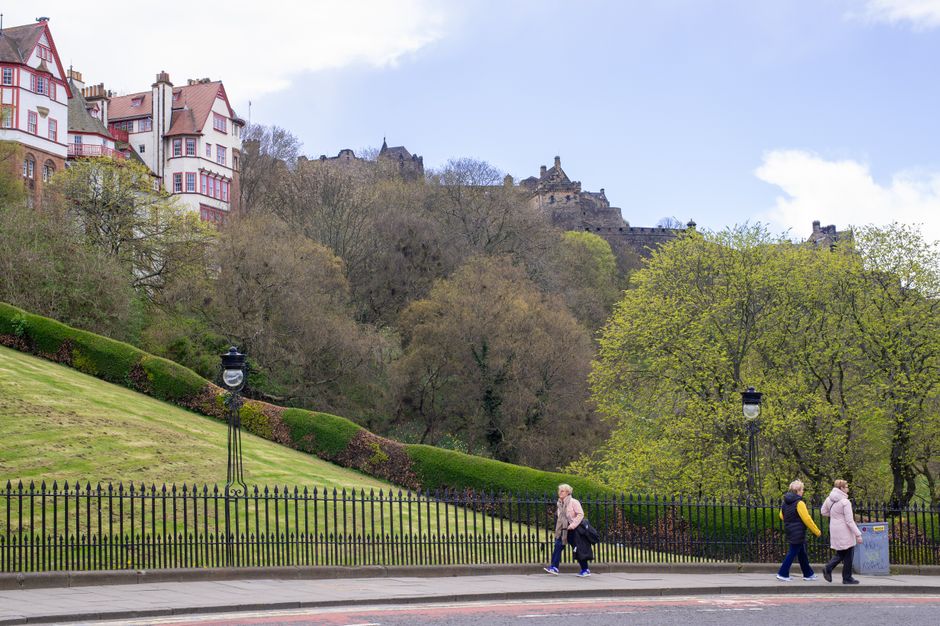 Edinburgh vár és Royal Mile magyar szemmel – Edinburgh Castle panoramic view from Princes Street