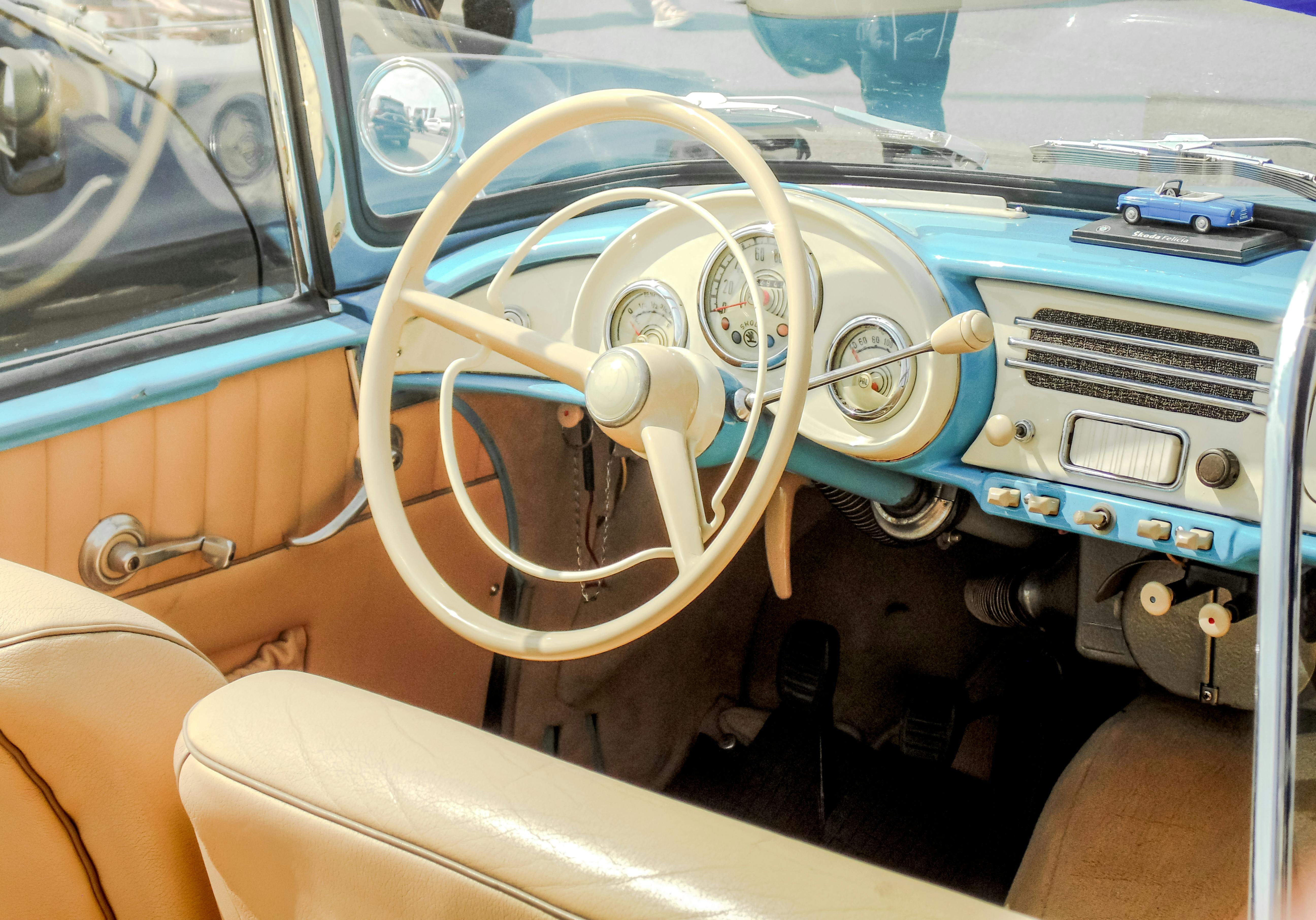 Top Automotive Innovations of the Past 100 Years – 1990s: On-board Diagnostics (OBD-II) — Photo by Mikałaj Prakopchyk on Pexe