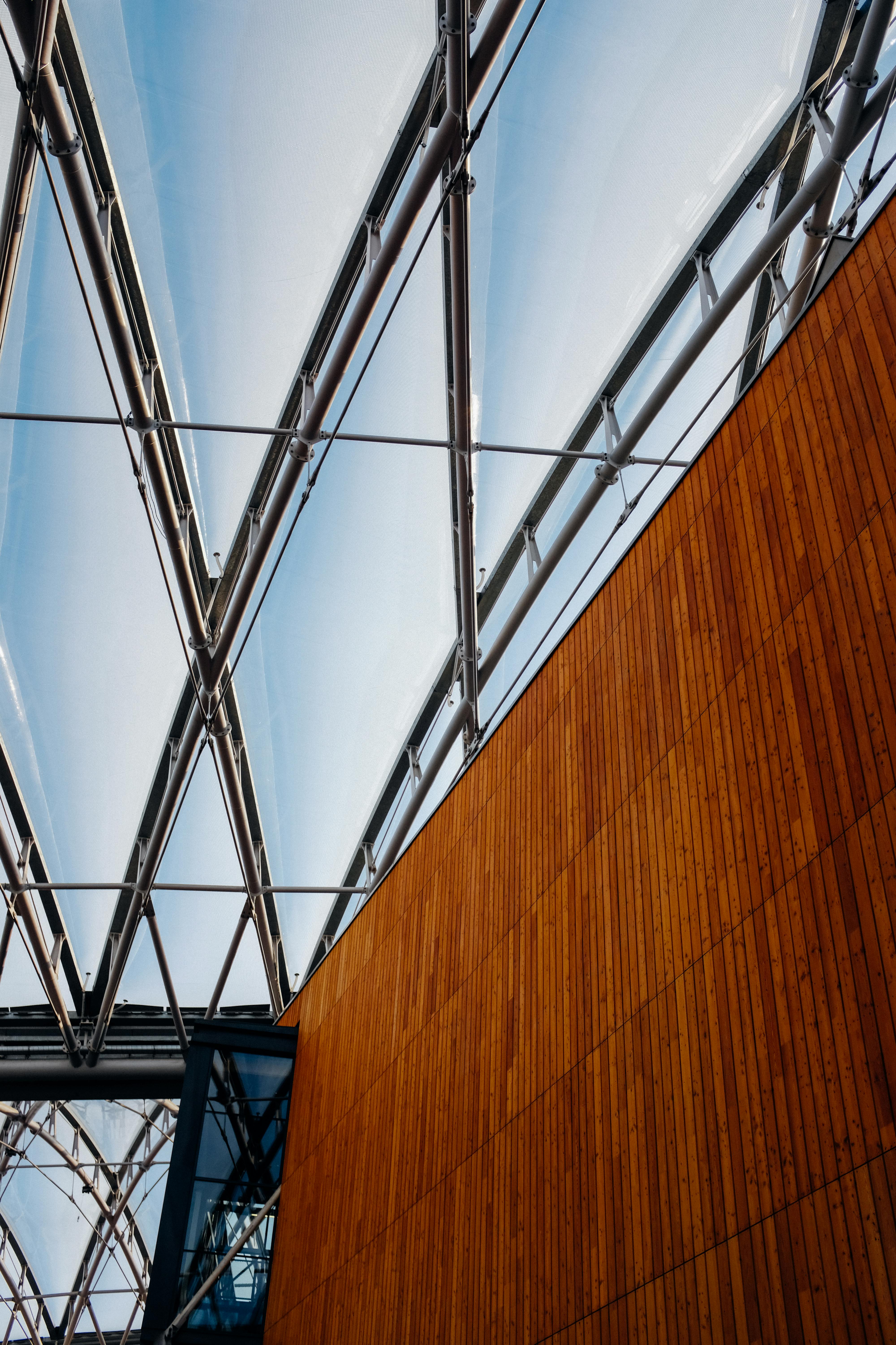 Pessoa dormindo tranquilamente em um quarto escuro