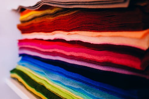 Текстиль цвета радуги