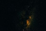 迷人的银河系图像，展示了布满星星的夜空