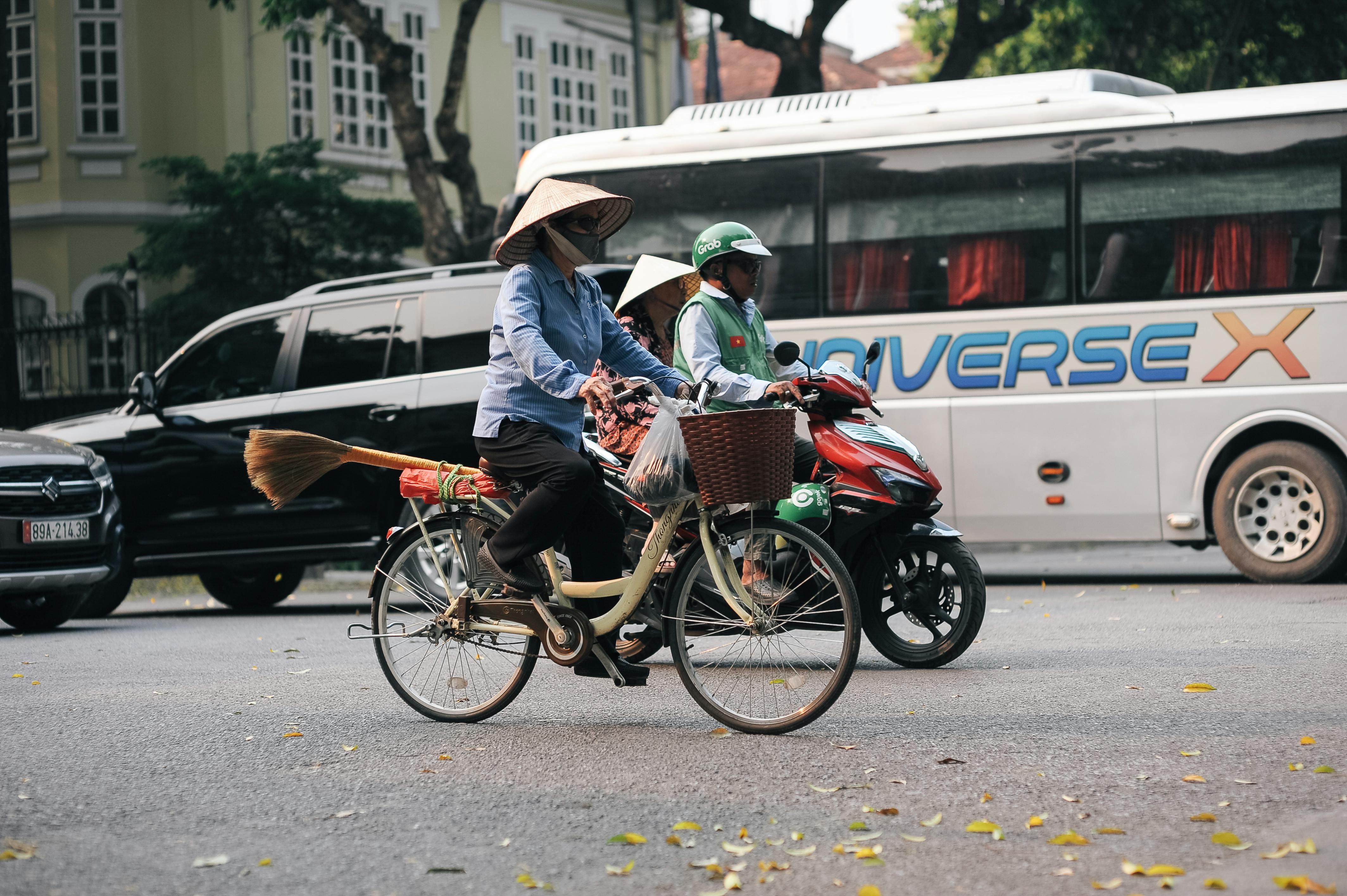 evs explained green transportation — Photo by Thang Nguyen on Pexels