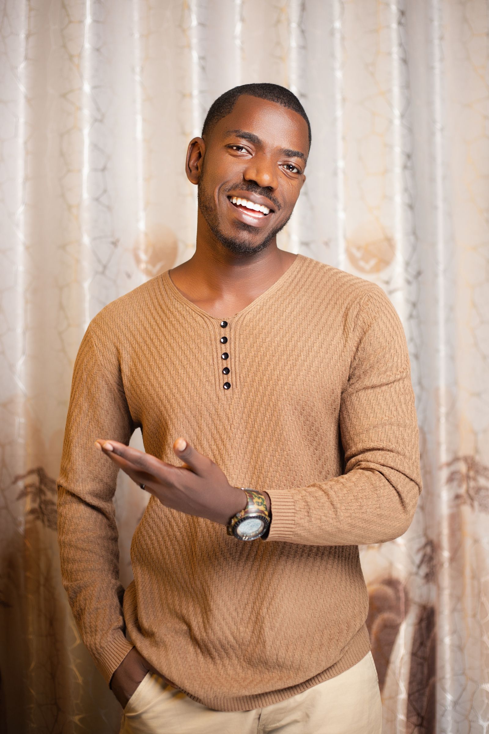 Stock portrait illustrating the fictional host Noah