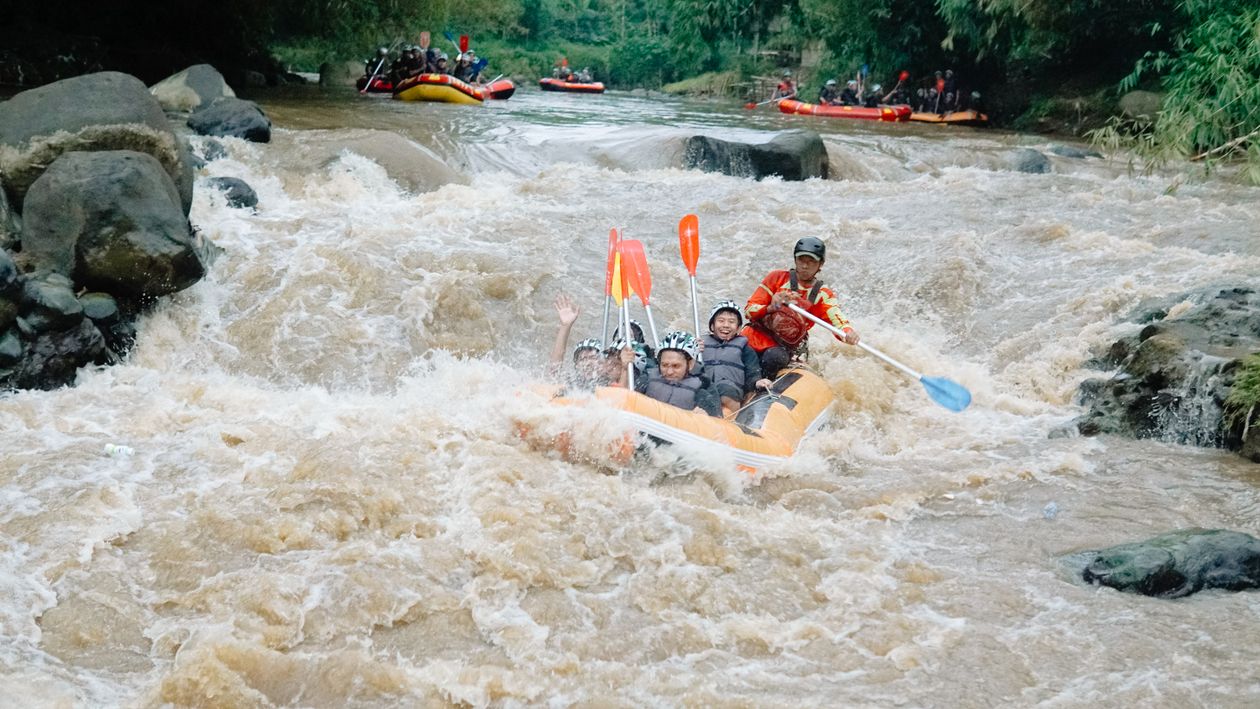 Whitewater Ride Log Thrilling Whitewater Rafting Adventure · Free Stock Photo