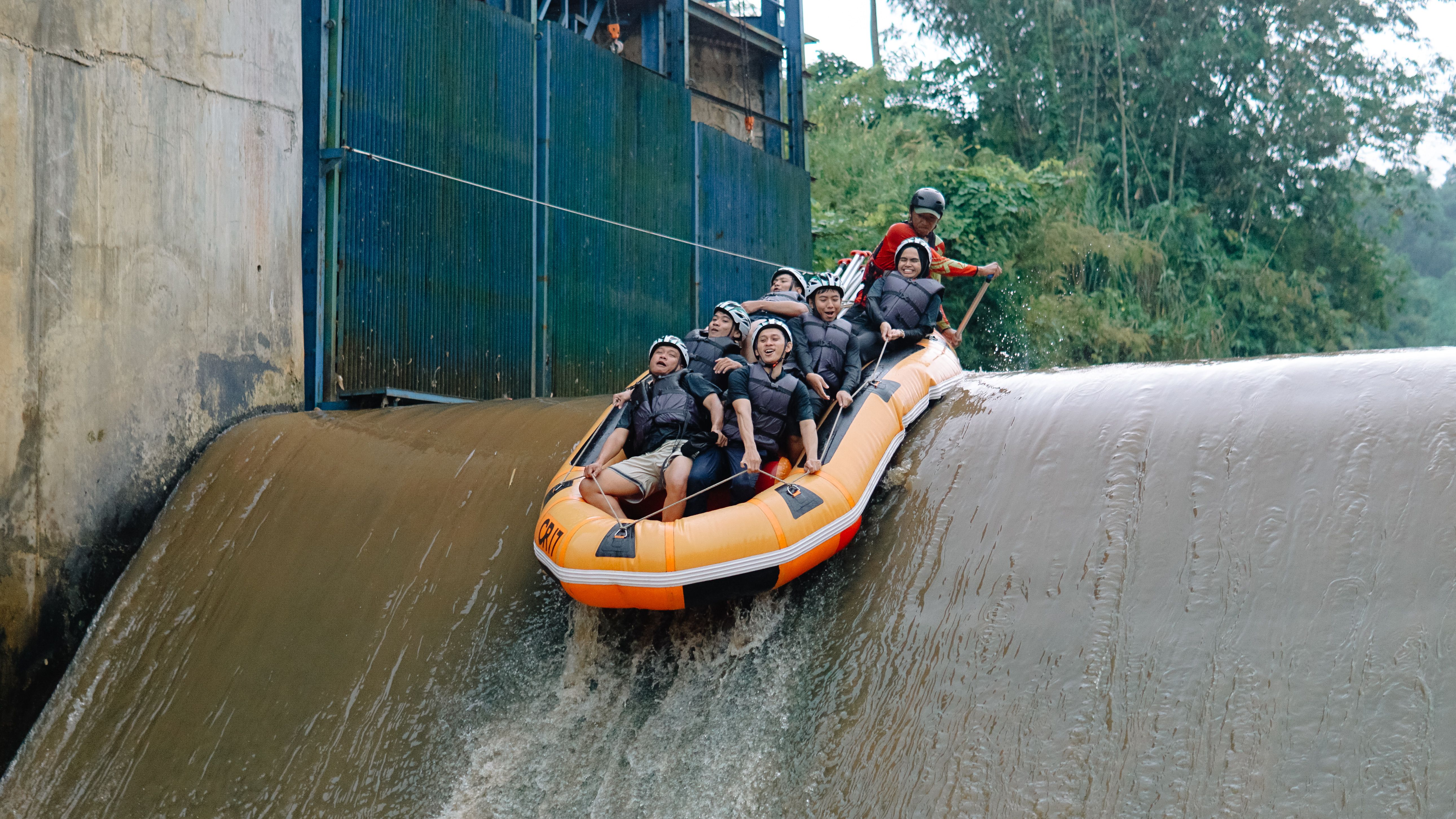 Exciting Whitewater Rafting Adventure · Free Stock Photo