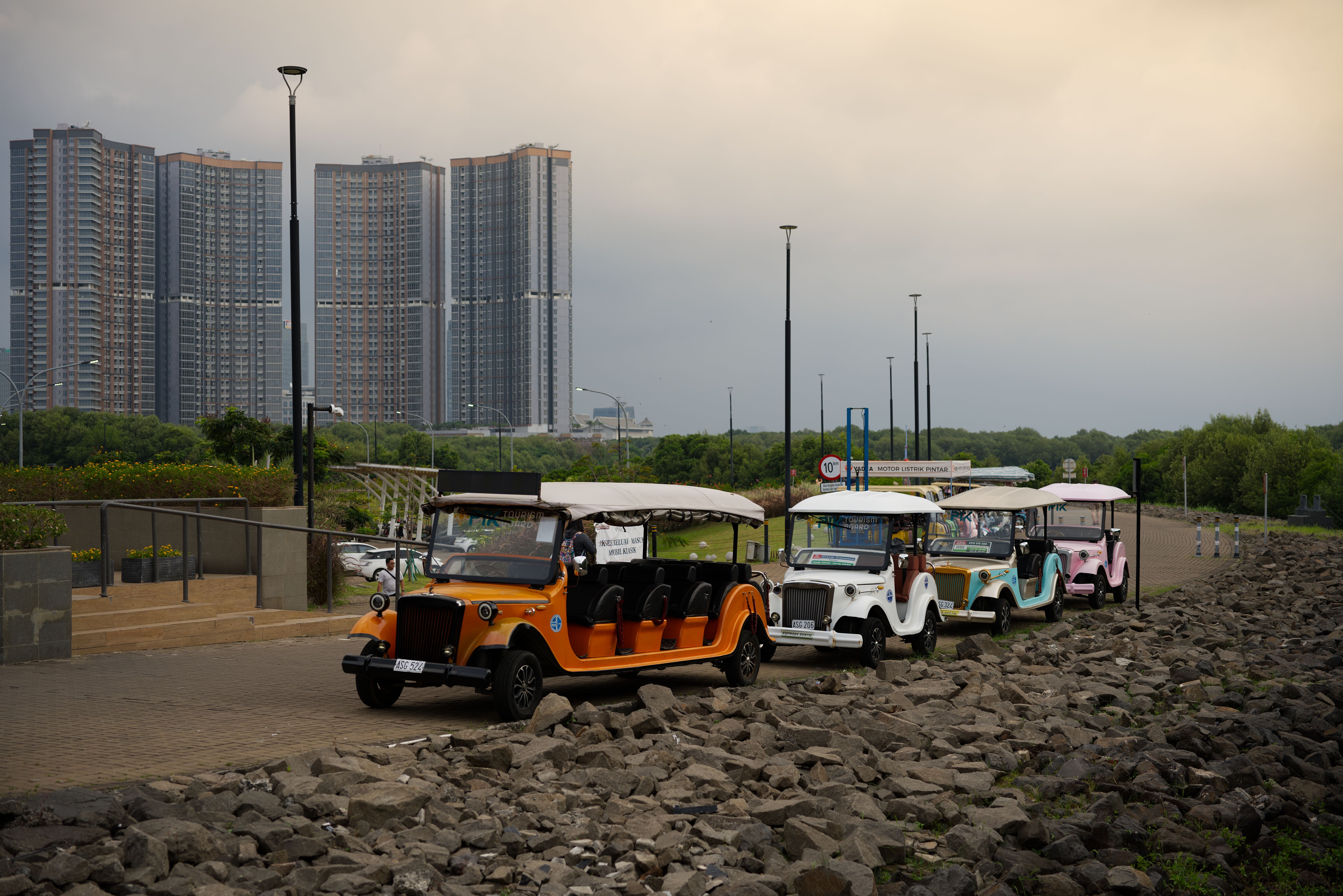 39-7010 Tour and Travel Guides — Photo by Andhika Indra Pratama on Pexels