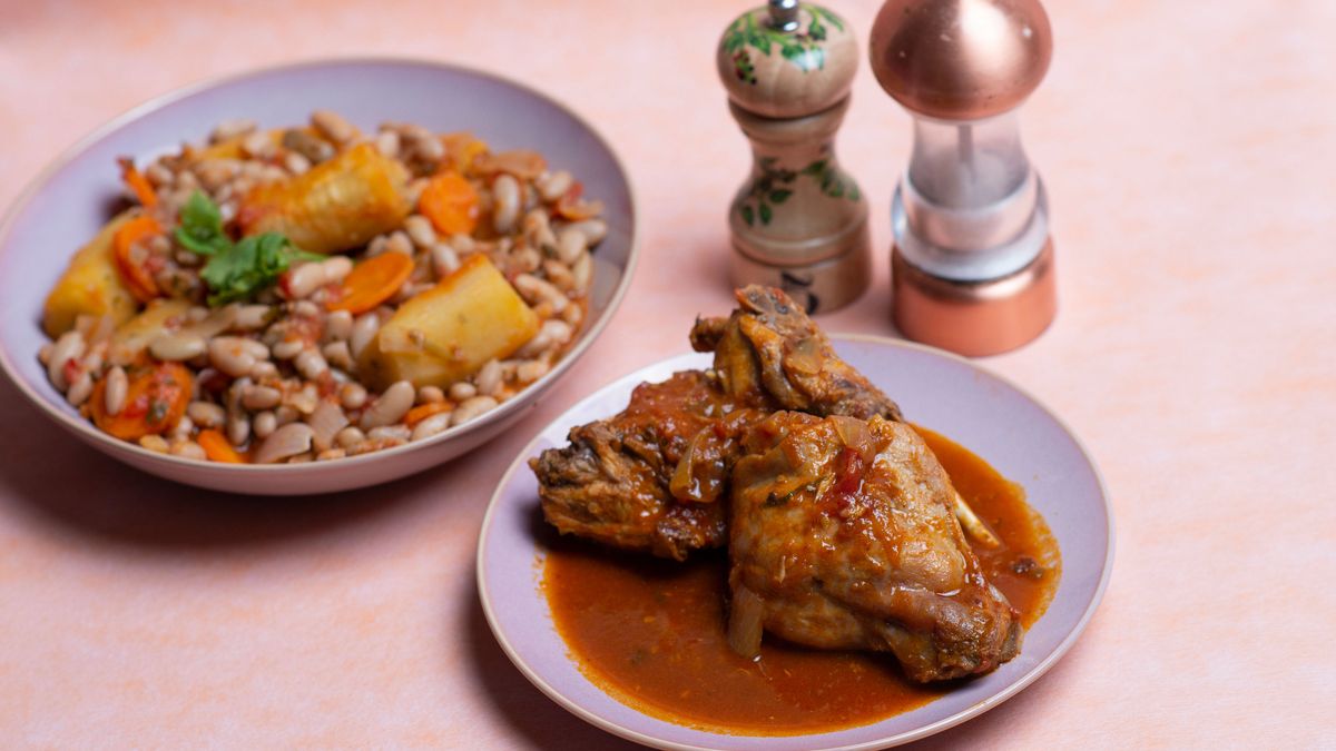 Chicken thighs stew with carrot and cinnamon