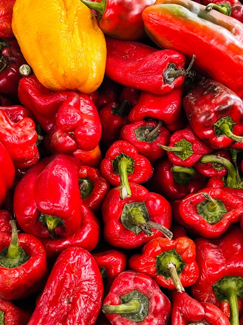 Free A colorful collection of fresh red and yellow bell peppers, perfect for culinary and cooking imagery. Stock Photo