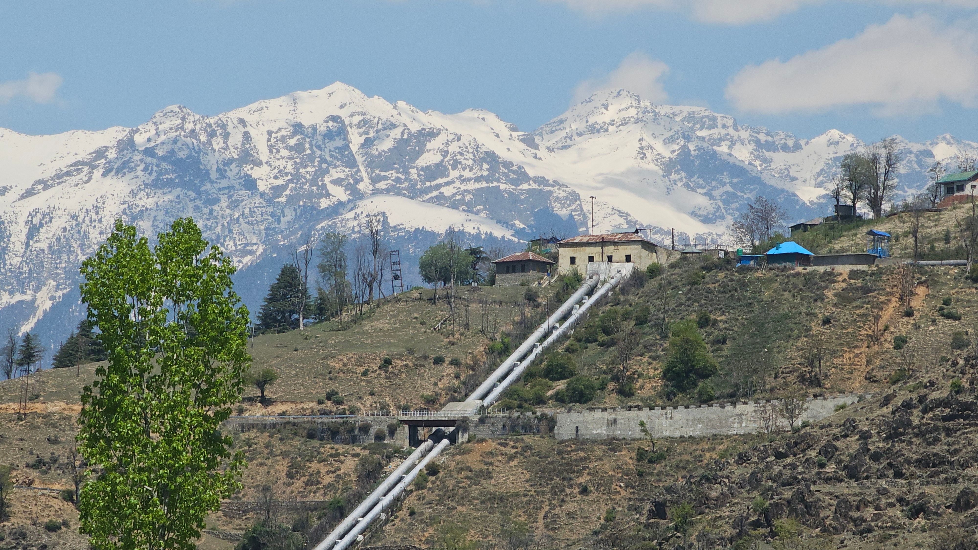 Pipeline dans les montagnes du Caucase