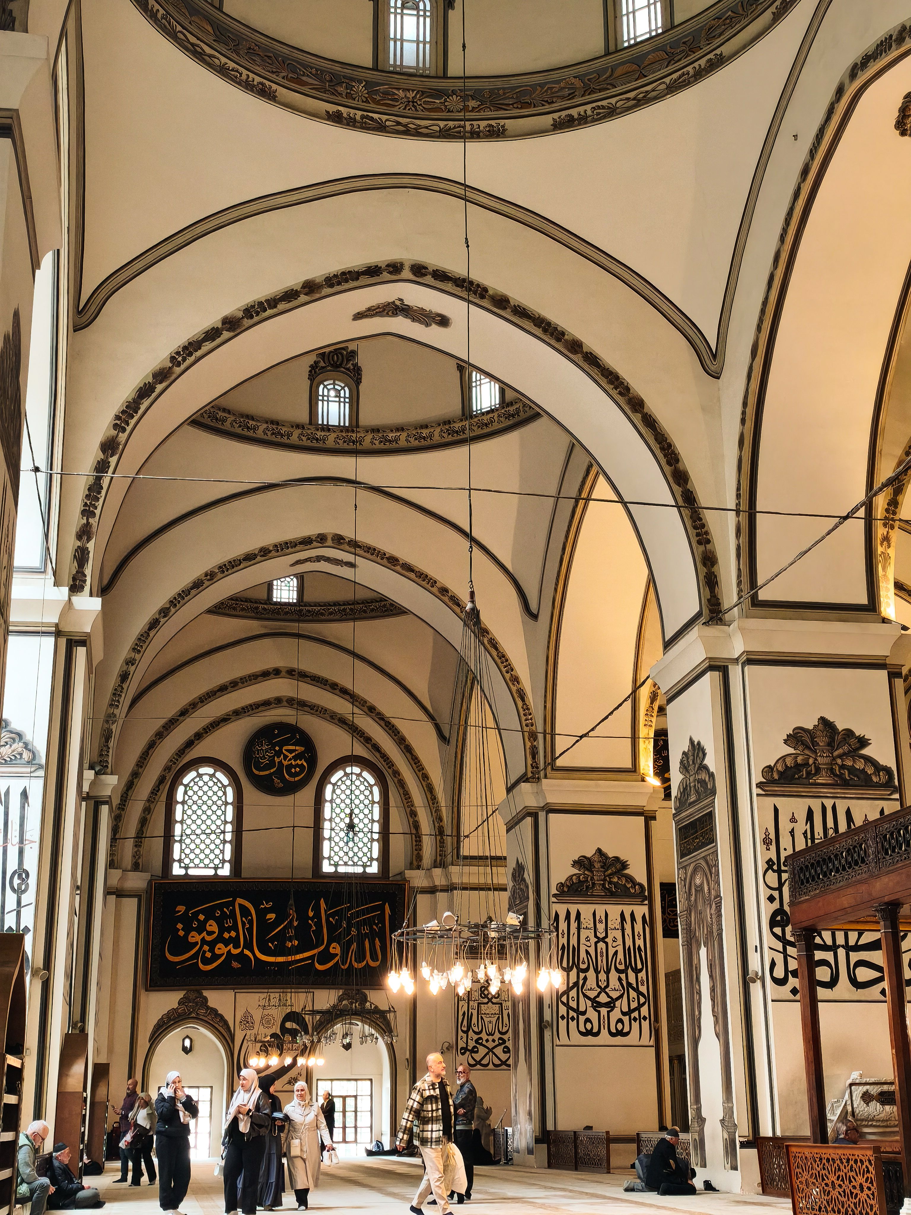 Explore the magnificent interior of Ulu Cami in Bursa, showcasing stunning Islamic architecture and calligraphy.