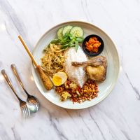 Rice plate with grilled chicken, photo by Tamba Budiarsana on Pexels