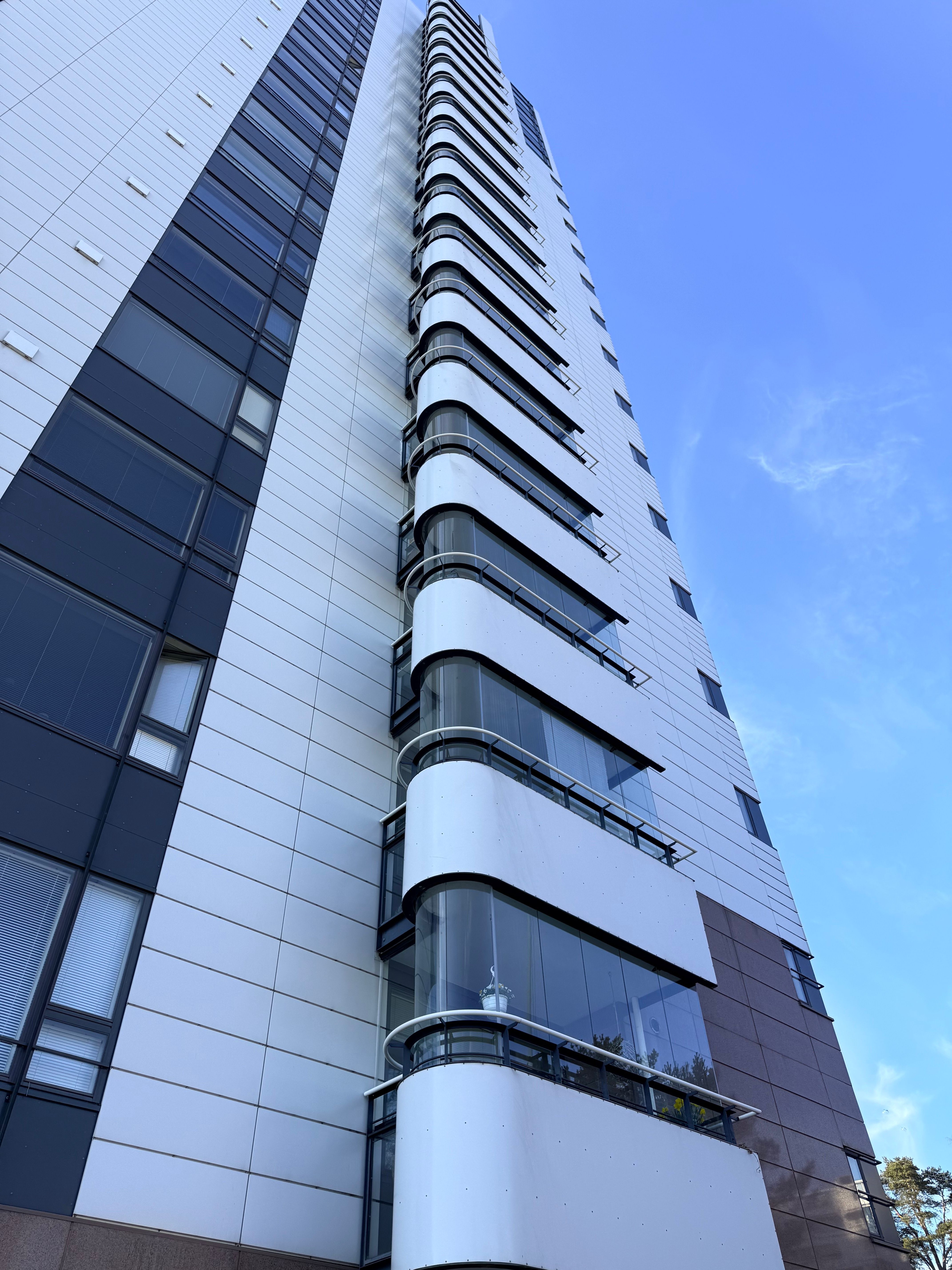 Safety Concerns Prompt Urgent Inspections of Glass-Railed Balconies Across Finland
