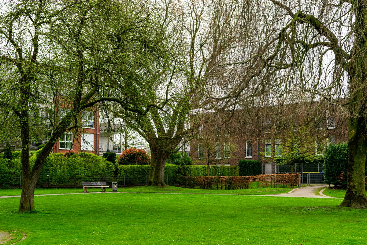 student moves in Garswood — Student Moves in Garswood — the working end of the job