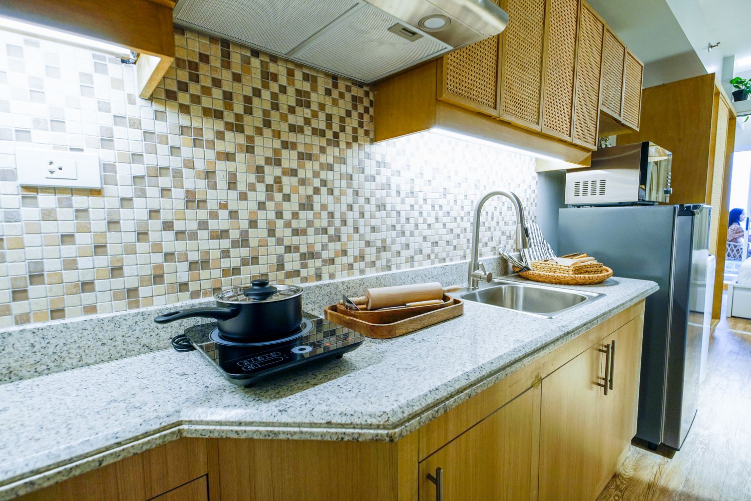 Modern kitchen with granite countertop and cabinets