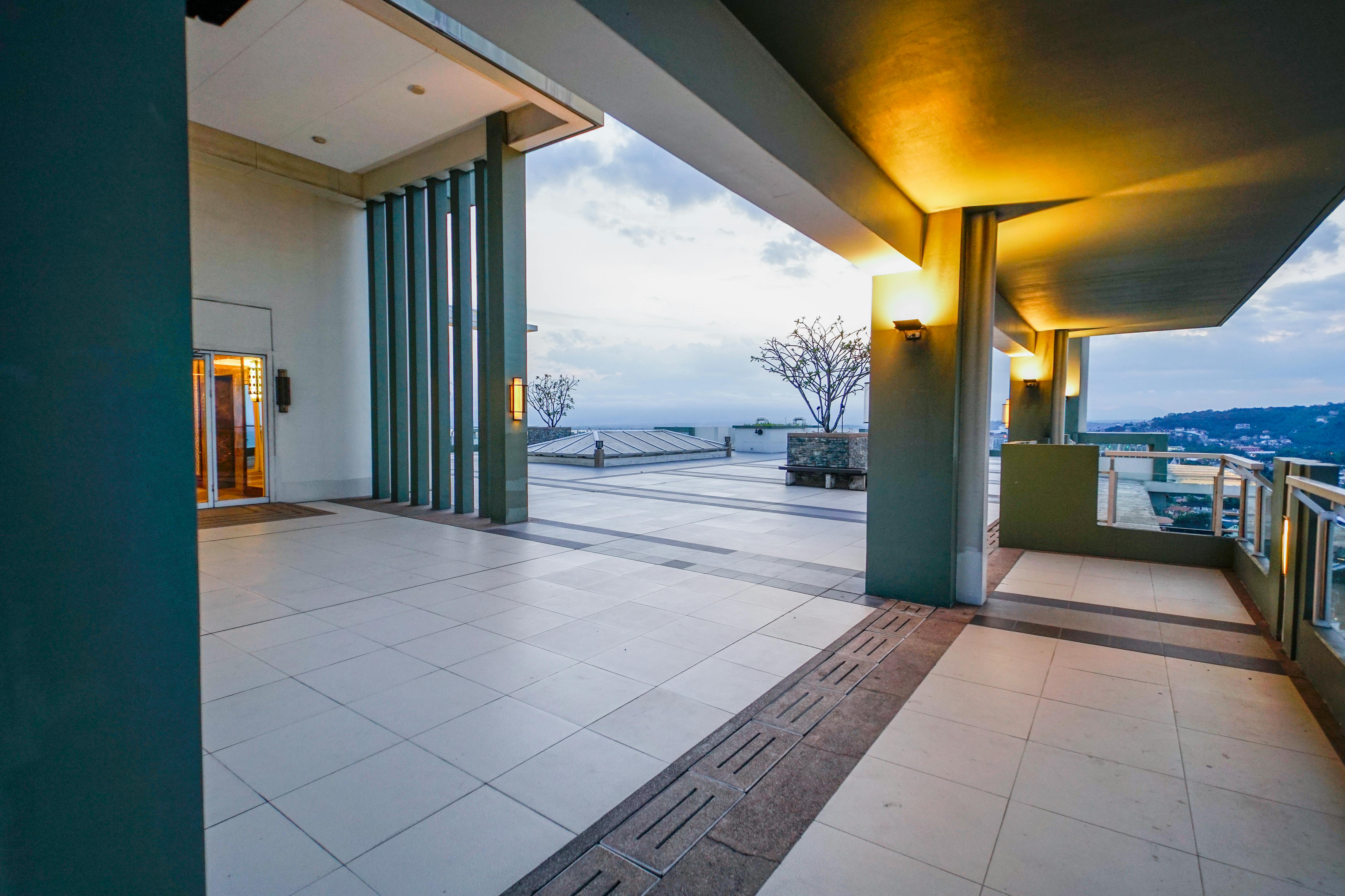 Modern penthouse balcony overlooking the San Diego skyline - modern skyline view rentals