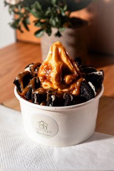 Ice Cream Sundae, Caramel Topping