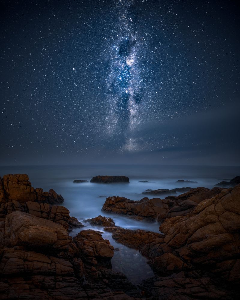The milky way over the ocean at night · Free Stock Photo