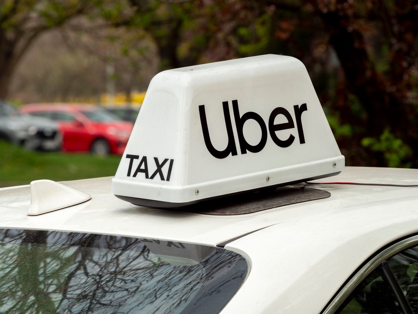 Rideshare identification placard mounted on the roof of a working vehicle