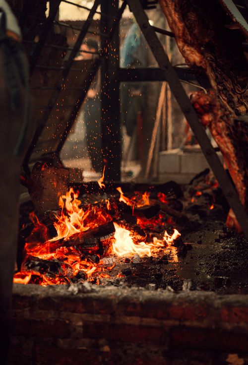 Free Close-up of meat grilling over an open flame, capturing traditional Argentine asado vibes. Stock Photo