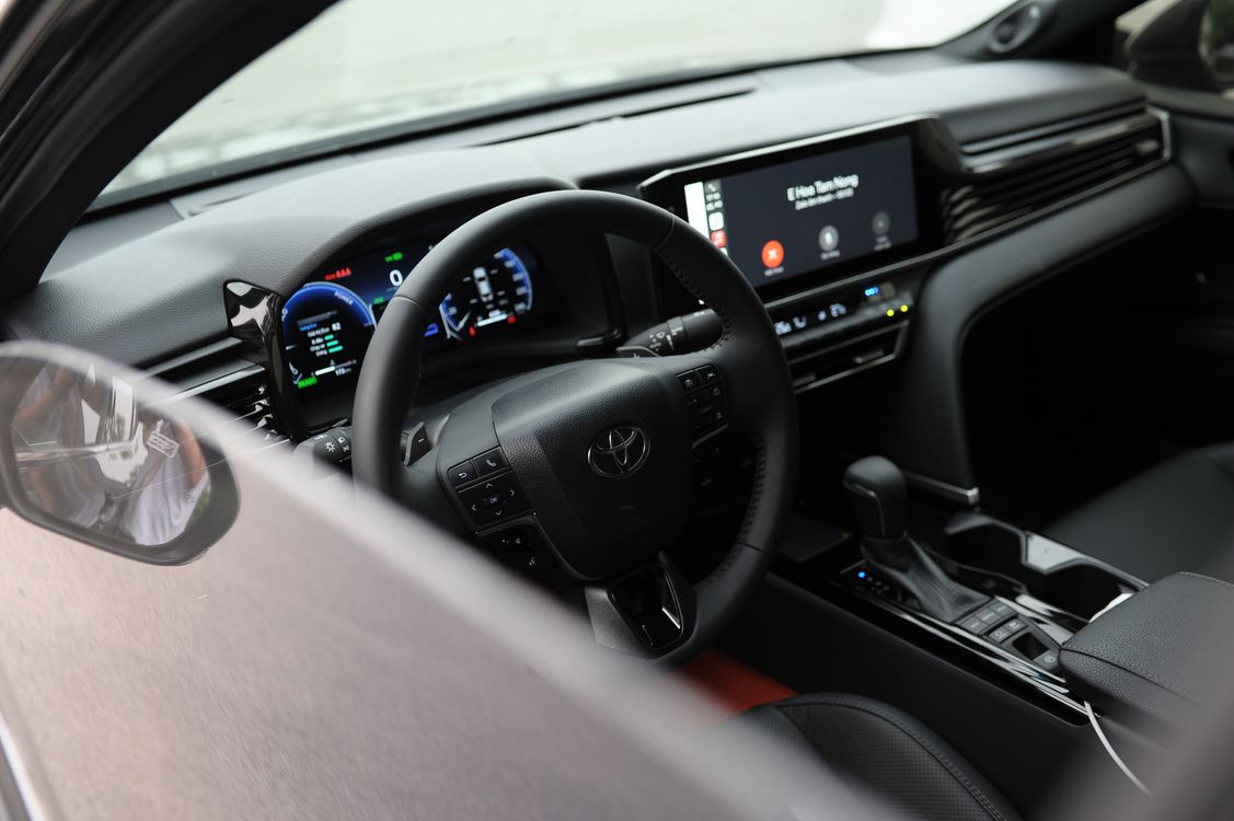 Modern Car Interior with Dashboard Display · Free Stock Photo