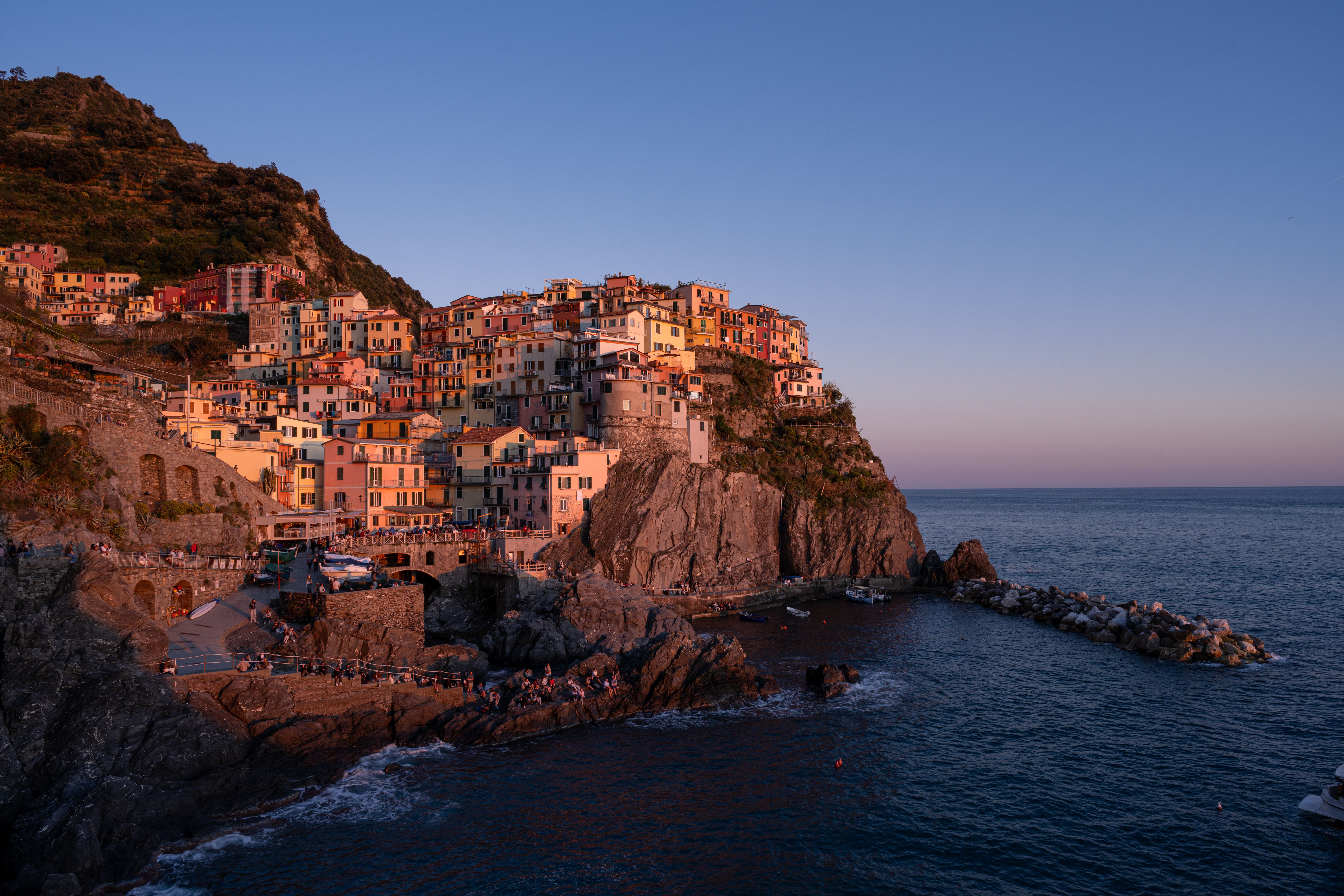 Cinque Terre gyalogos ösvények: útvonaltervező kezdőknek – Manarola village sunset Cinque Terre