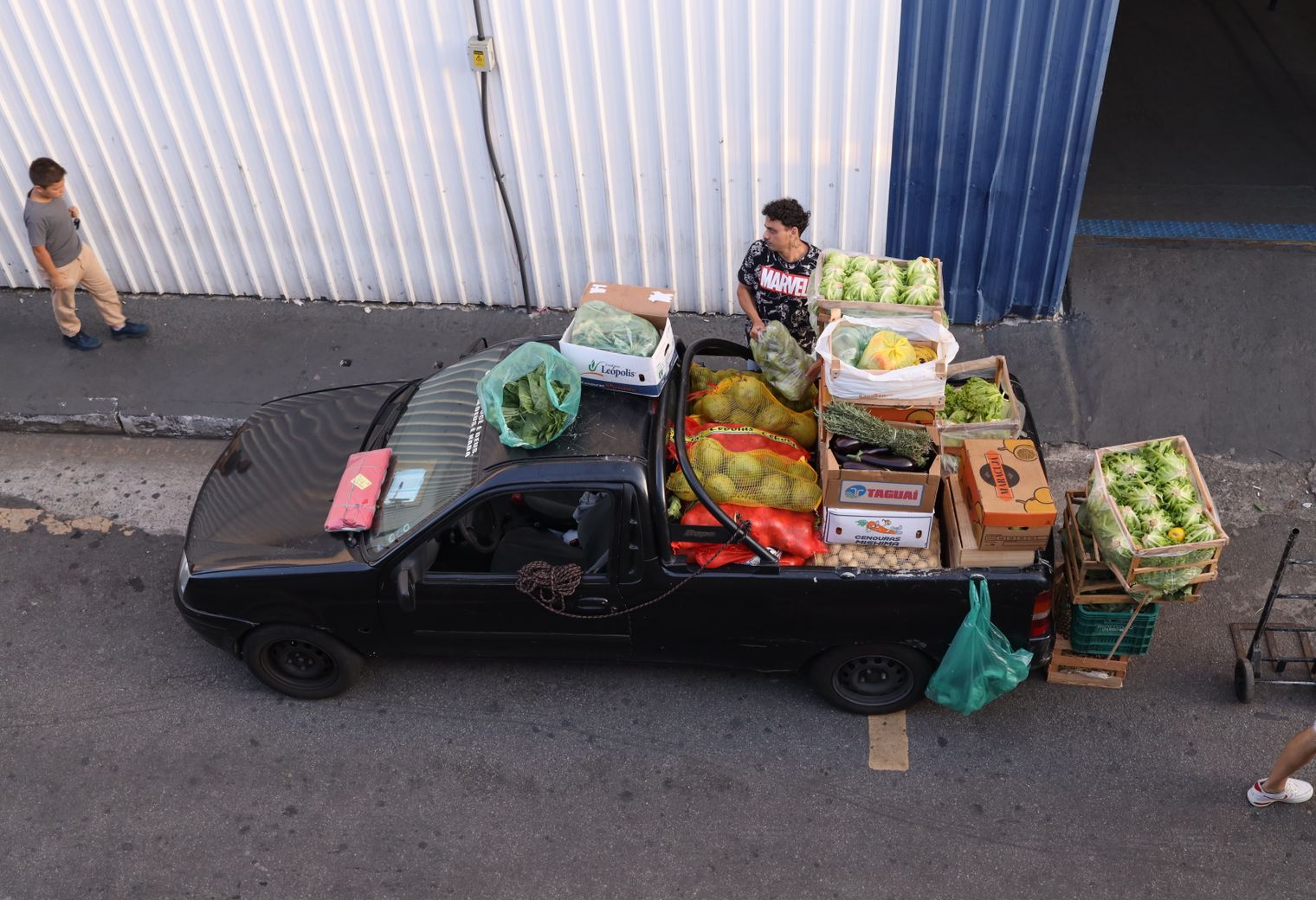 Bridgnorth — belongings being loaded for transport to storage