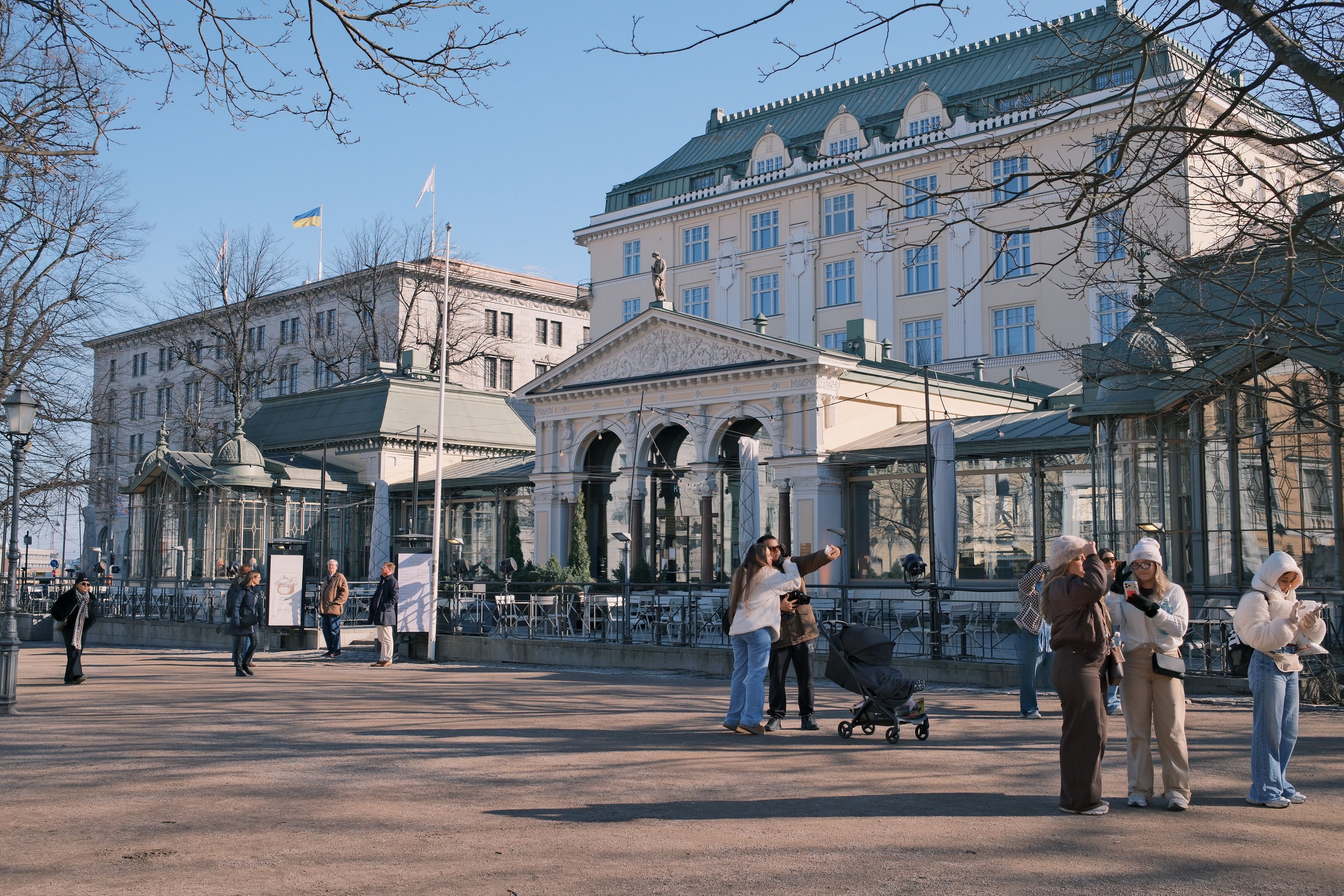 Elegant Urban Square with Classical Architecture · Free Stock Photo