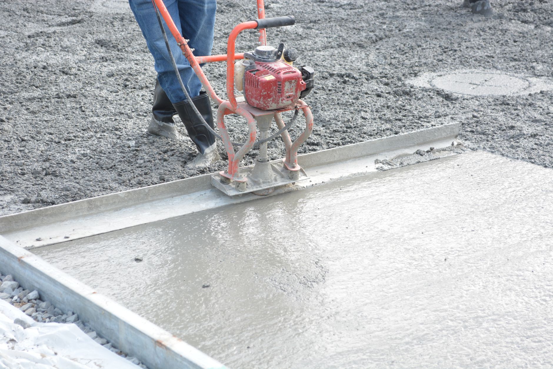 Cómo usar puente de adherencia antes de estucar sobre concreto