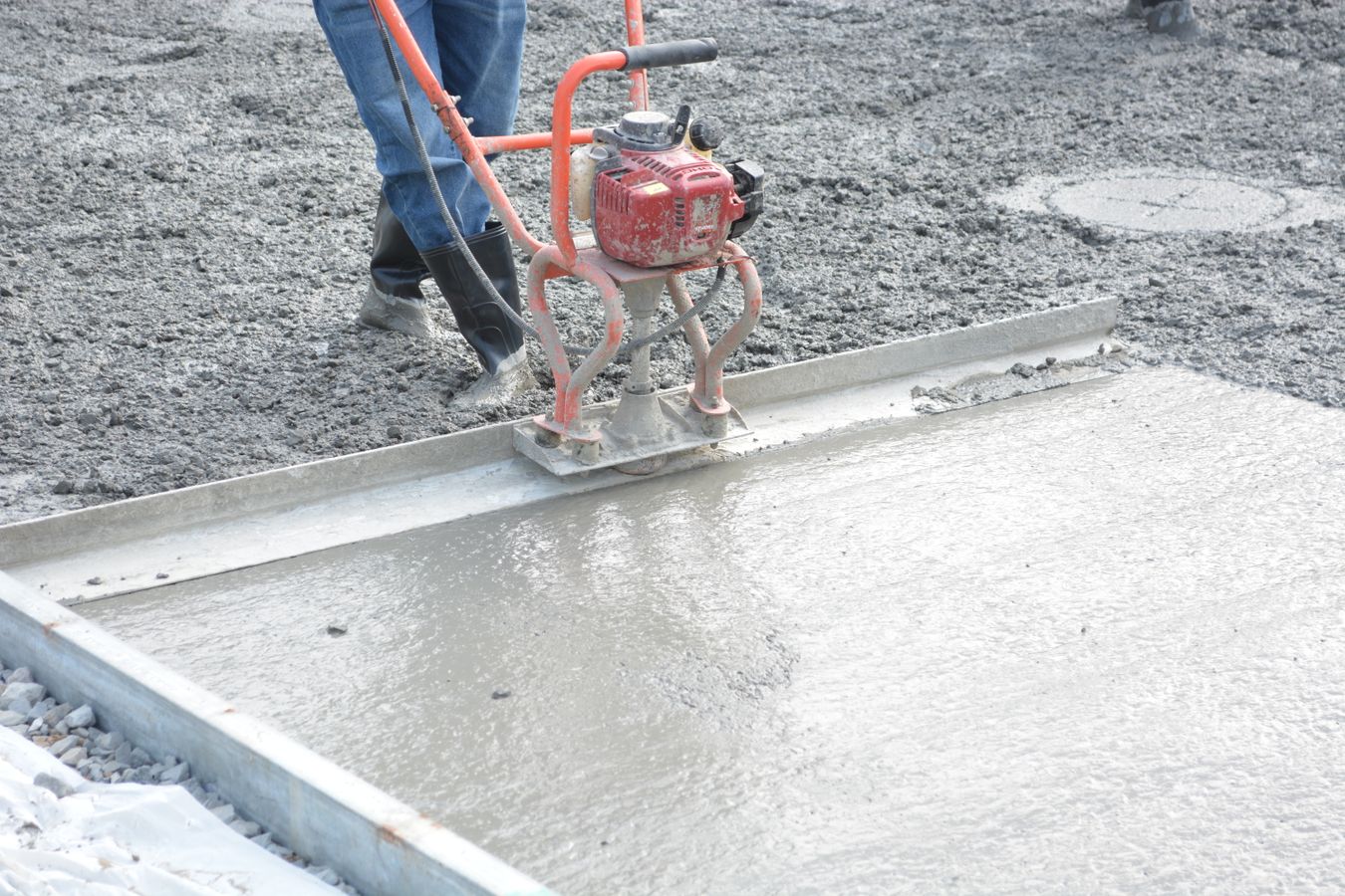 Construction worker finishing a concrete surface — the kind of waterproofing and construction chemical work Tanay Enterprises supports across Nashik, Pune and Jaipur