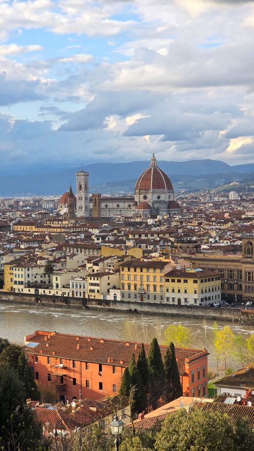 Free Captivating view of Florence city skyline featuring the iconic Florence Cathedral and the Arno River. Stock Photo