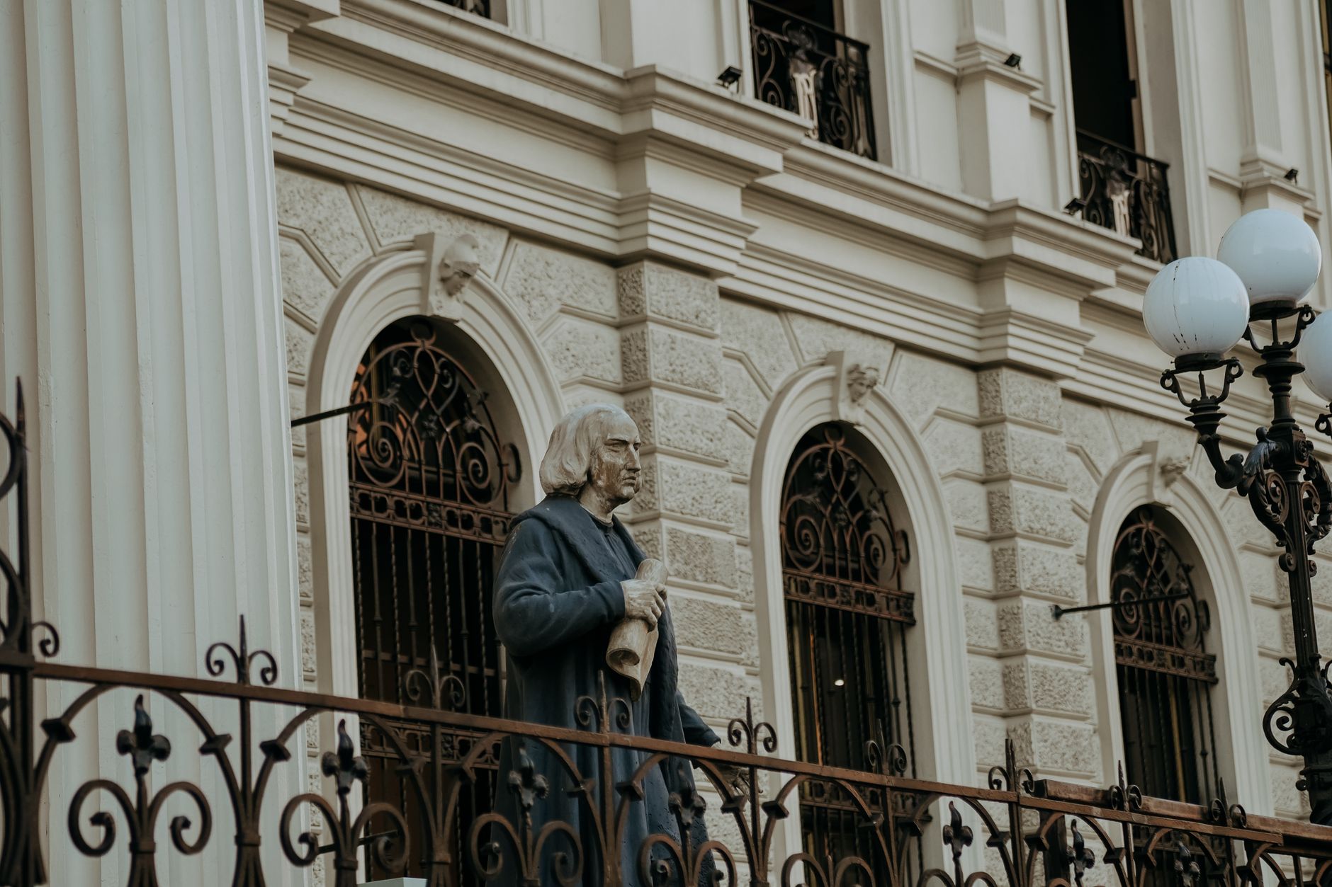 A statue in front of a historic building in El Salvador, capturing classic architecture and cultural history.