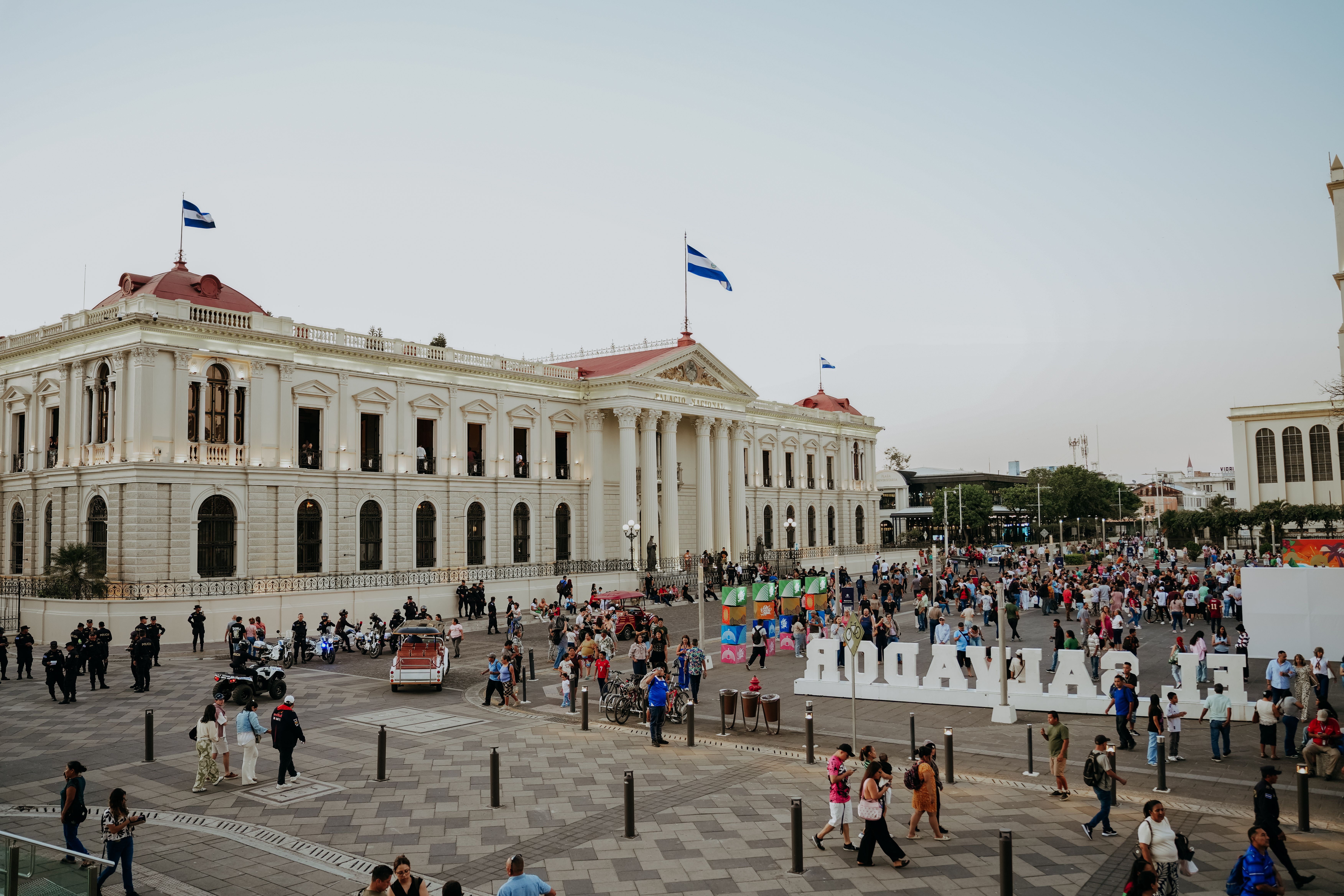 No es justicia en El Salvador. Es el manual de un autoritario para el siglo XXI