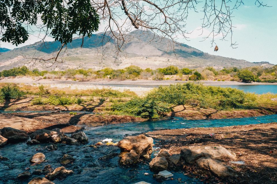 Sendero hacia La India Dormida, accesible a pie desde los hospedajes mejor ubicados