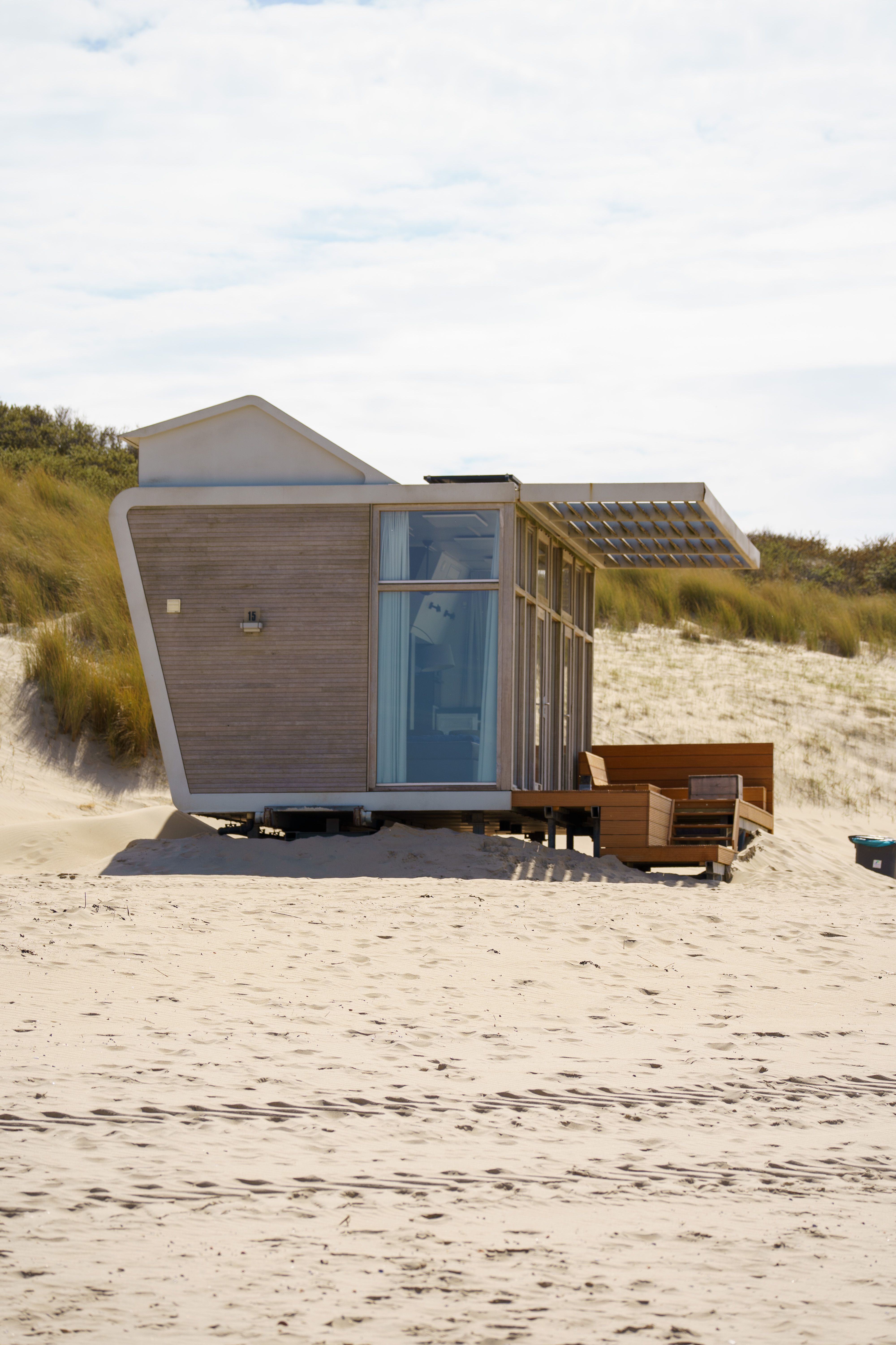 Nederland huis huren appartement interieur met grote ramen