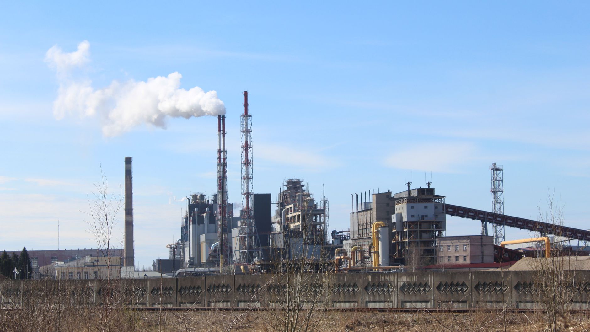 China expande subsidios industriales 168% mientras EEUU endurece controles