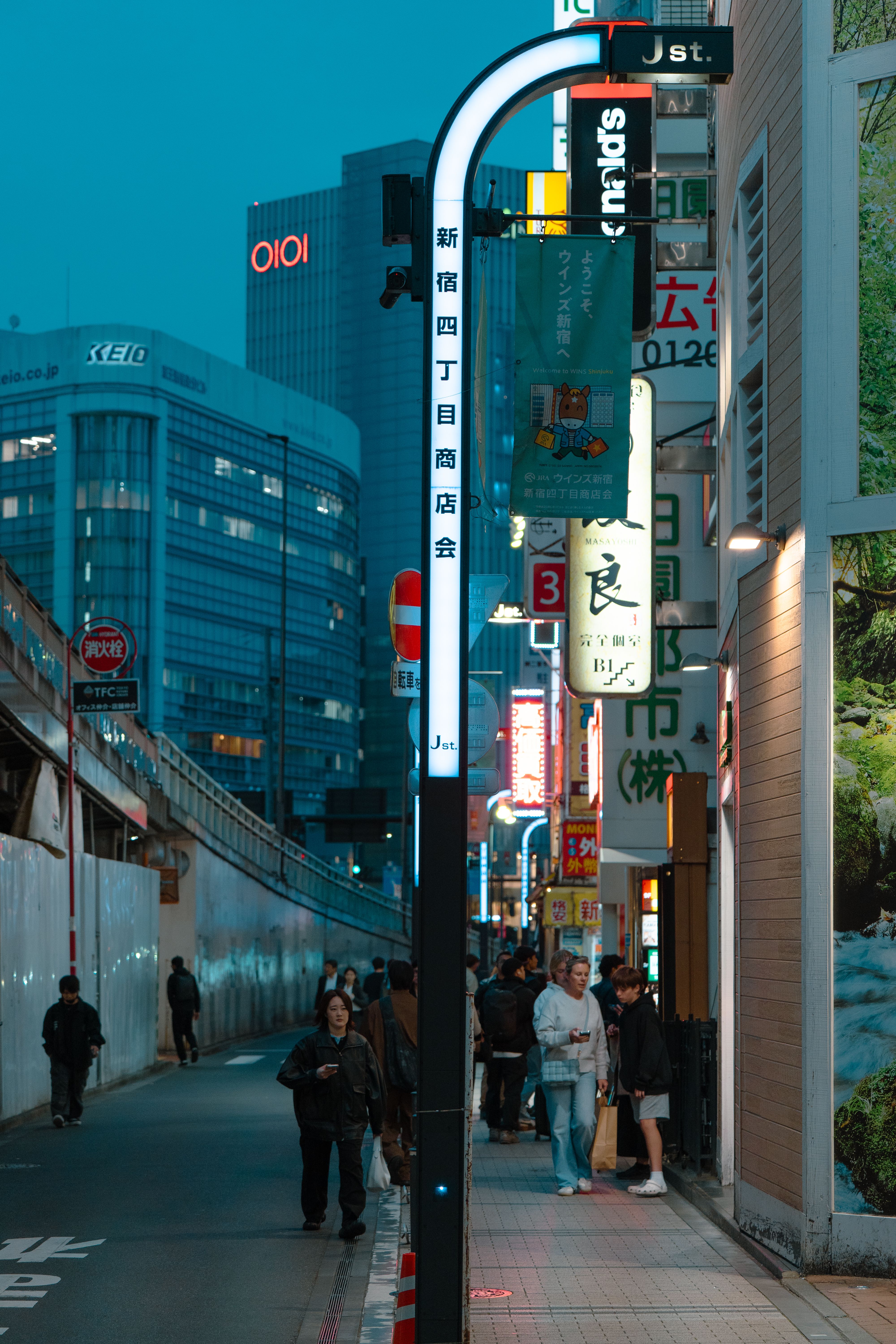 Bustling Tokyo Street at Twilight with Neon Signs · Free Stock Photo