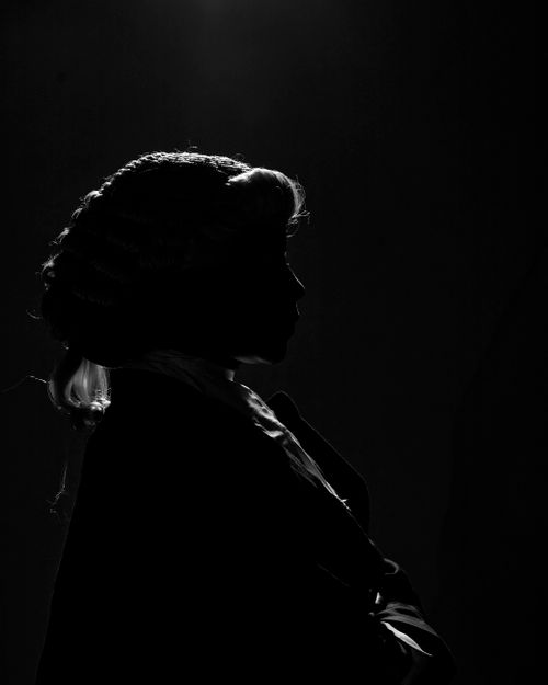 Free Dramatic silhouette of a lawyer against a dark background, evoking authority. Stock Photo