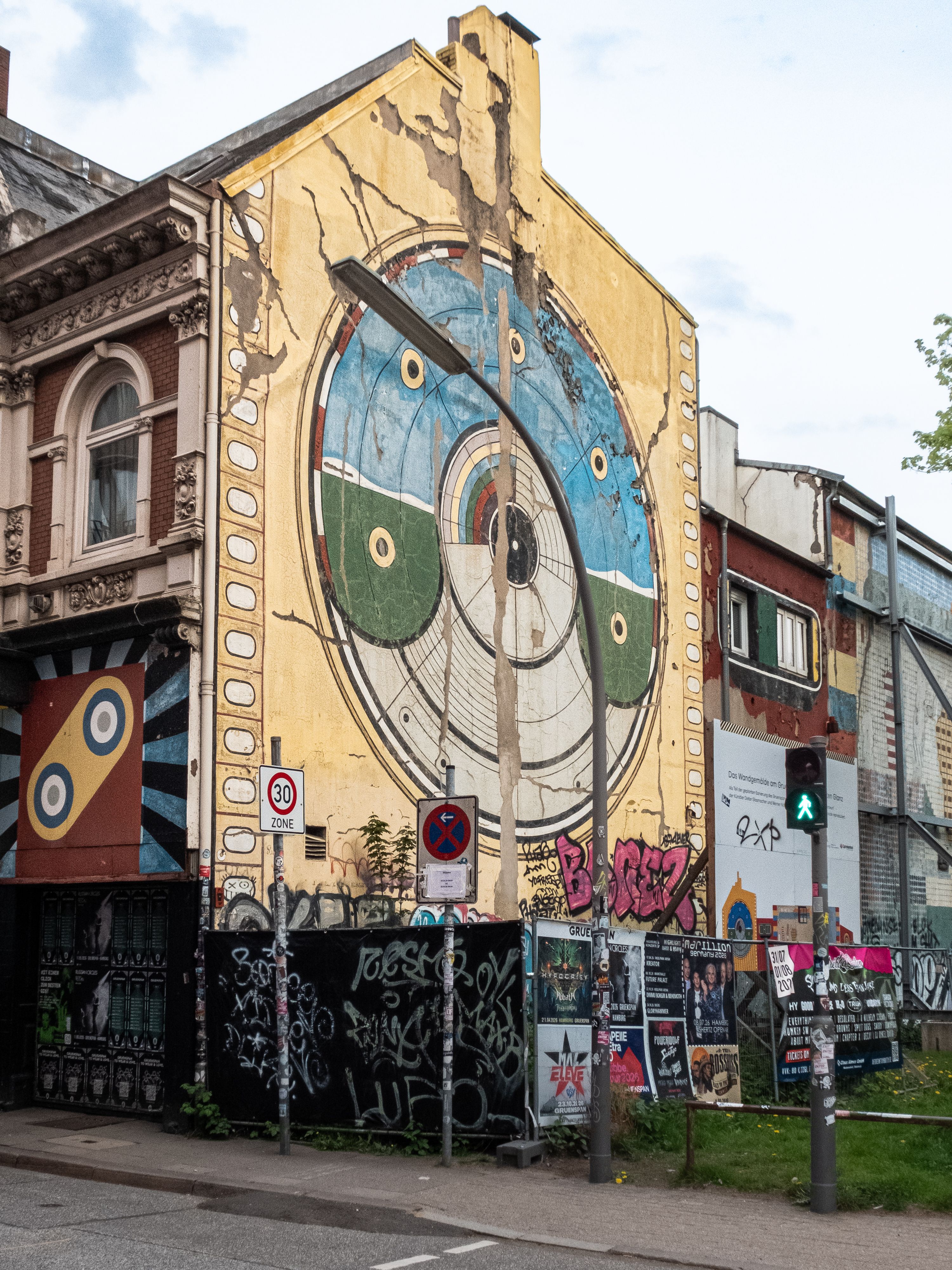 Vibrant Street Art on an Urban Building · Free Stock Photo