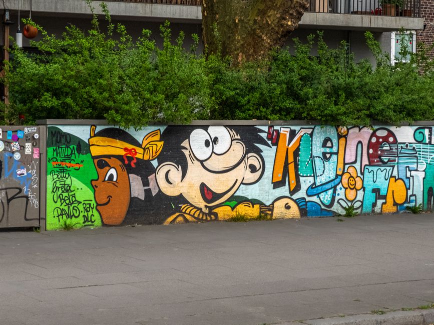Vibrant graffiti mural depicting cartoon characters on a wall in Hamburg.