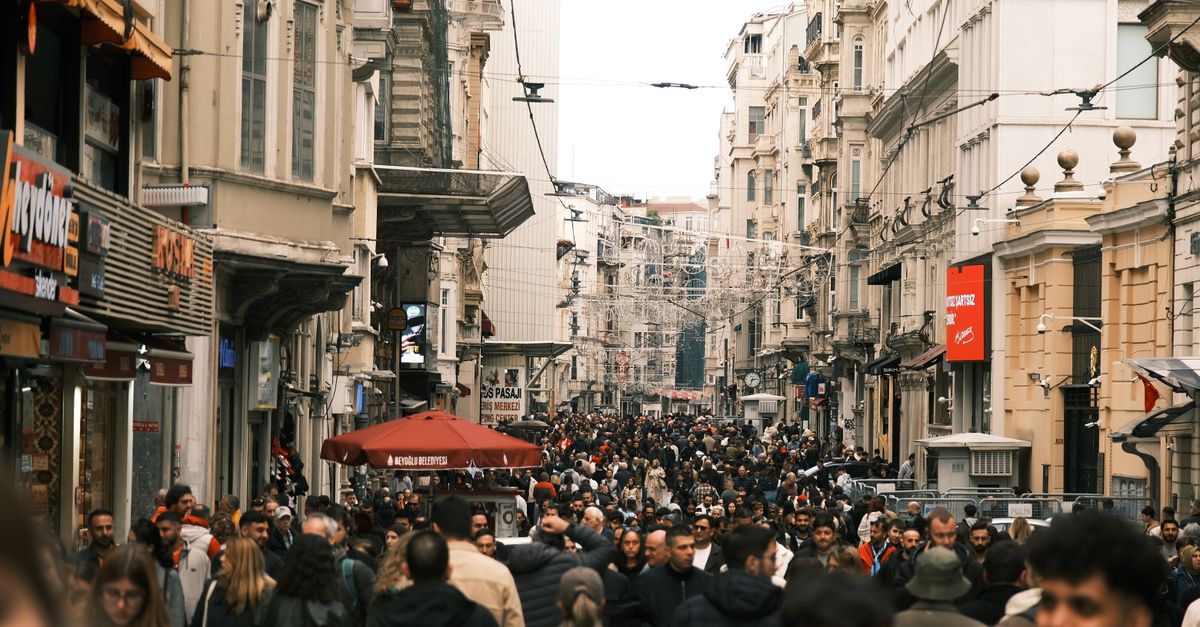 Lively crowd on Istiklal Avenue, Istanbul. Captivates vibrant urban life.
